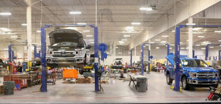 Read more about the article AUTO BODY VS MECHANIC
