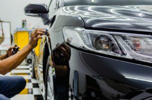 Read more about the article HERE’S HOW TO AVOID SCRATCHING YOUR CAR