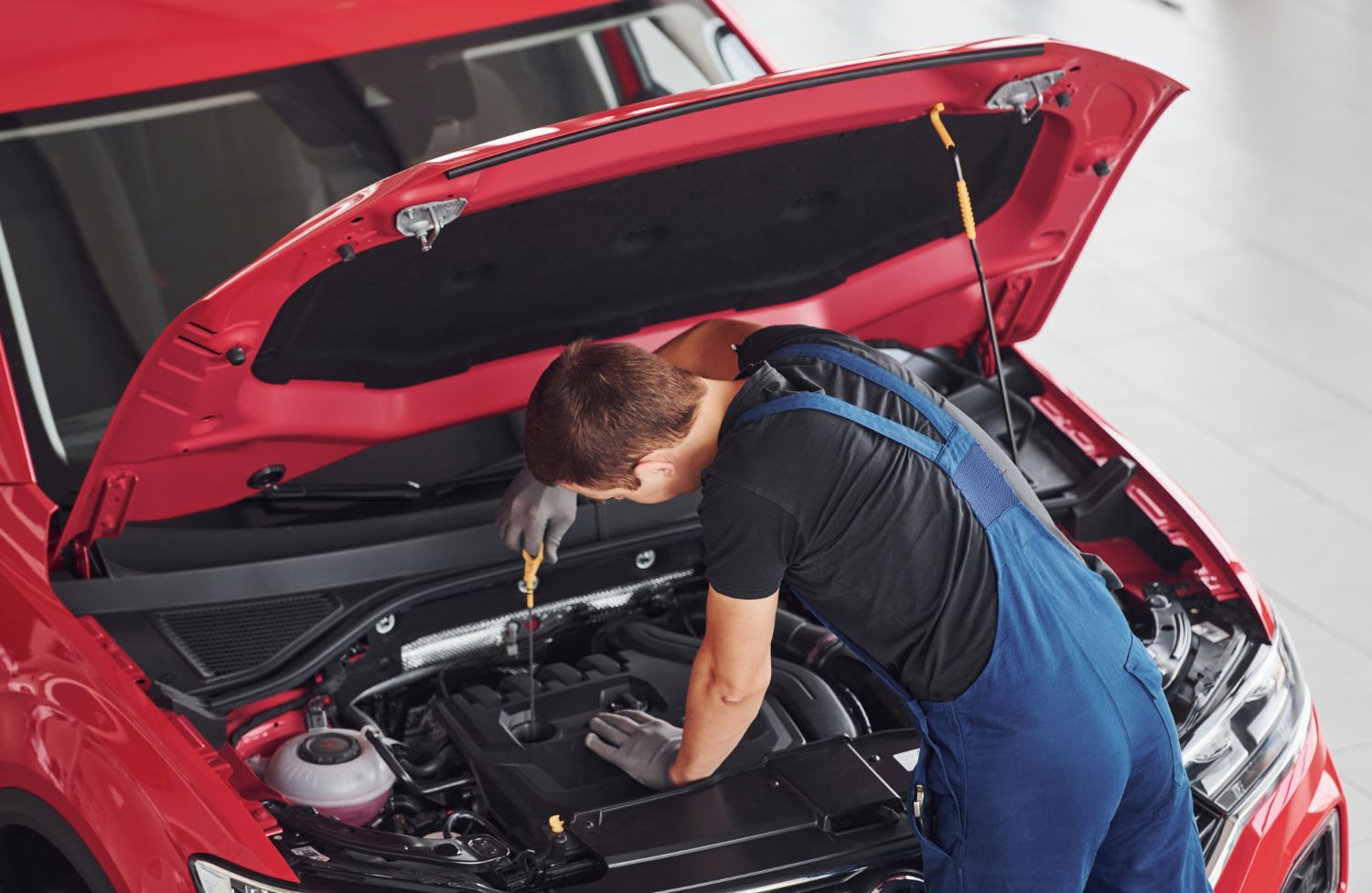 Read more about the article TOP 5 QUESTIONS TO ASK BEFORE HIRING AN AUTO COLLISION REPAIR SERVICE