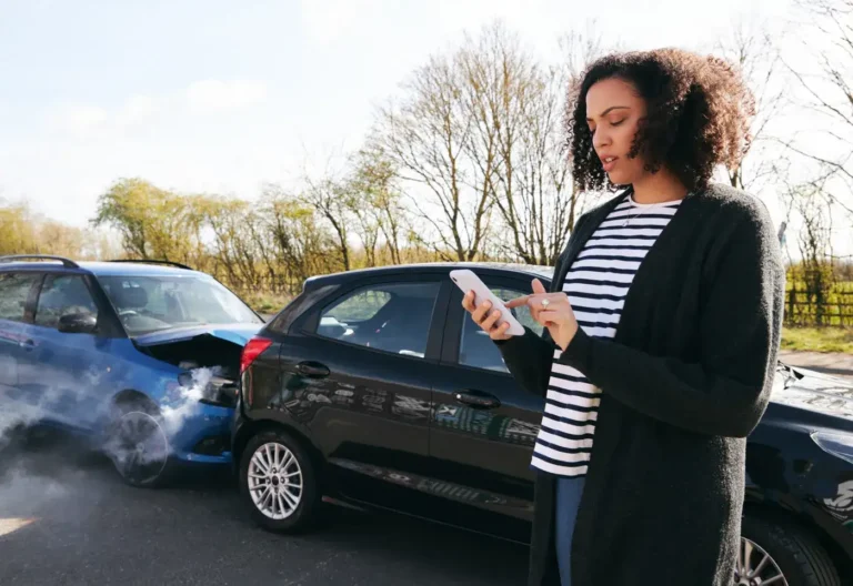 Read more about the article The Role of Auto Body Shops in Vehicle Safety and Crash Repairs